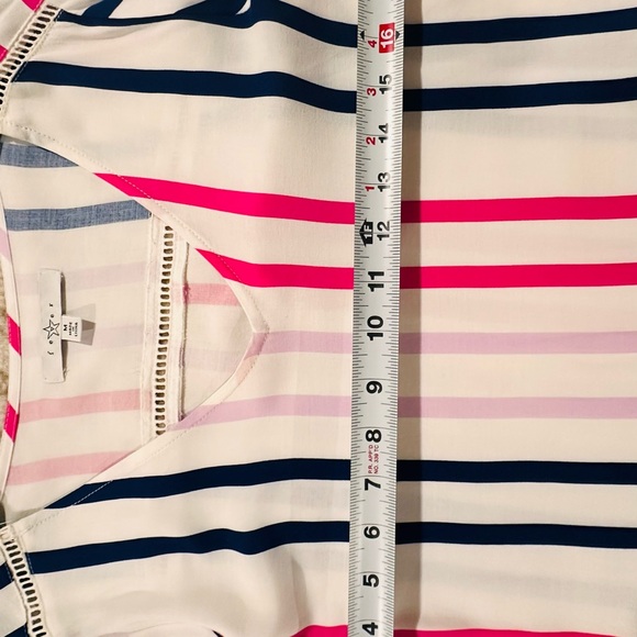 Fever V-Neck Embroidered Bell Sleeve Blouse in White, Pink & Navy Size Medium - Picture 8 of 10